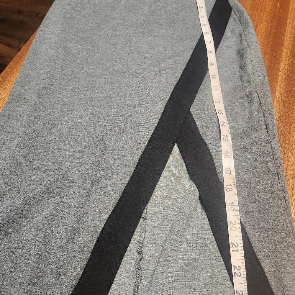 Bebe Elegant Gray Wrap Skirt Sz 6 - Picture 10 of 13